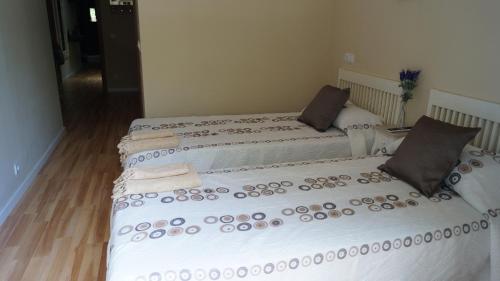 Triple Room with Private Bathroom image 4