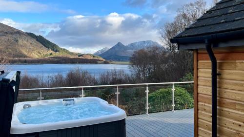 The Heronry Hideaway with luxury hot tub - Accommodation - Ballachulish