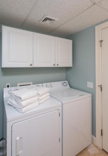 Carriage House at One Long Beach - main image