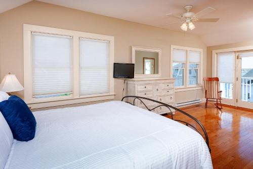 Main House at One Long Beach Main House at One Long Beach