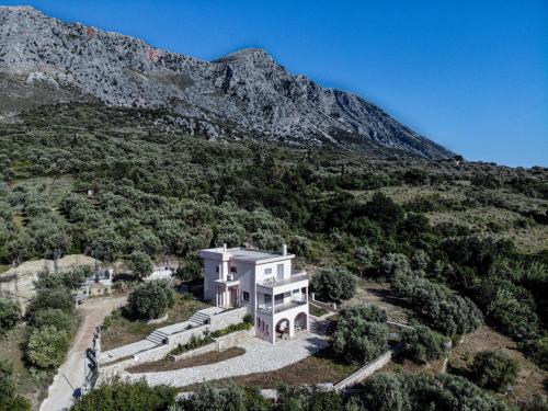 Villa Palairos gîte à louer Mesopígadhon