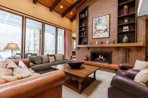 Sunburst Duplex with Private Hot Tub, Vail