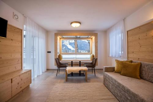 Superior One-Bedroom Apartment with Balcony