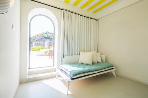 1 king bed, 1 sofa bed