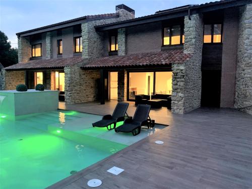 2 Apartamentos en villa con piscina privada en Asturias El Marquesau