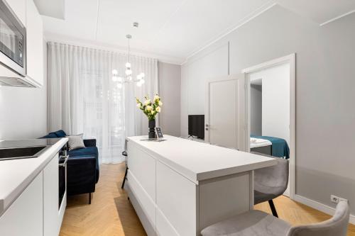 Instalaciones, Bob W Ambassador in Lower Town