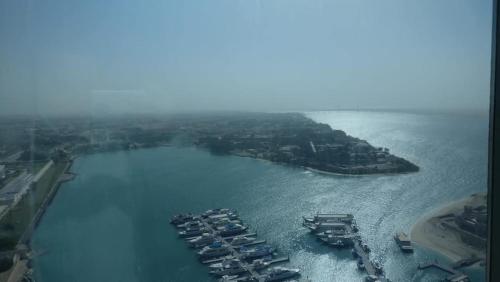 Luxury 1 Bed Room Apartment overviewing Abu Dhabi