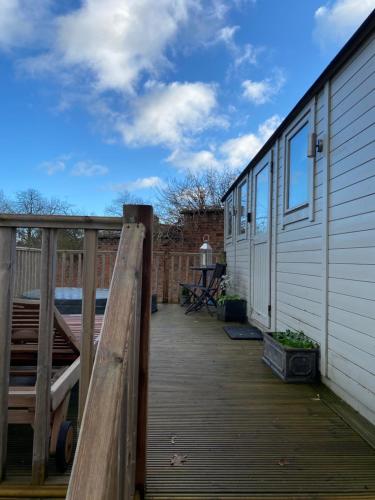 The Shepherd's Hut at Cefn Tilla Estate in Usk gîte à louer Glascoed