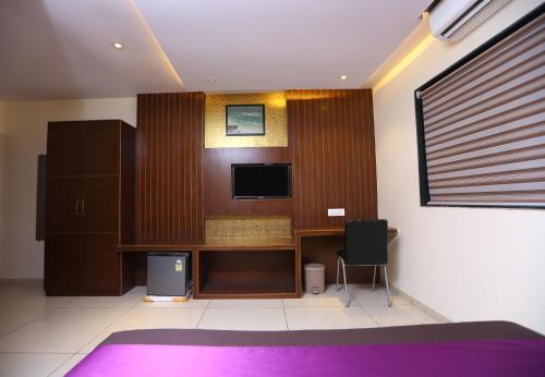 Hotel Hindustan Residency Thane