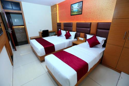 1 queen bed, 1 double bed