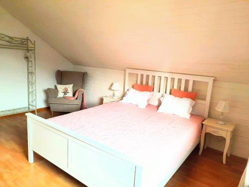 2 bedrooms, 5 beds