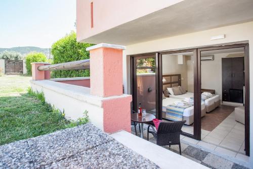 ระเบียง/ชานเรือน, Rigas Hotel Skopelos in สโคเพโลส