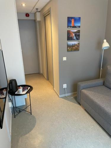 2 twin beds, 1 sofa bed