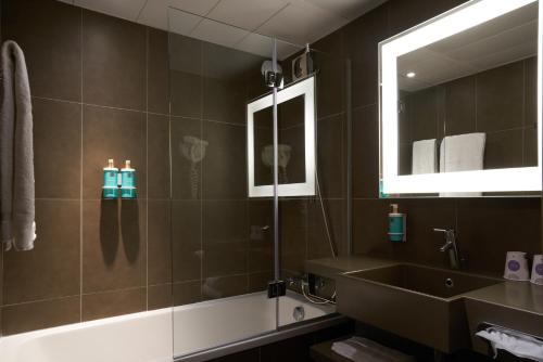 room detail thumbnail 2