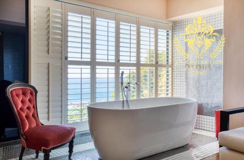 Hollywood-like 3-4 Bedroom Villa in Llandudno