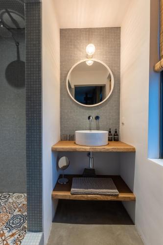 Bathroom, De oude slaght- luxe suite met buitensauna in Zaandam