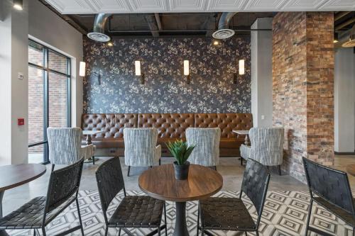 Lobby, Yugo Guest Suites in Urbana (IL)