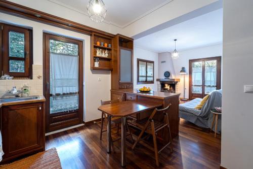 The Foxes - Modern 1BD apartment in the Forest in Megalo Chorio