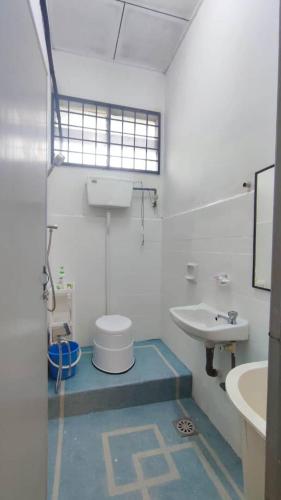 Ванная комната, PULAI FIELD AA HOMESTAY in Kampung Padang Behor