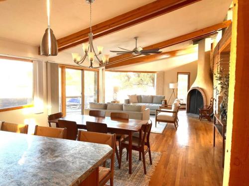 Desert Hideaway - Entire Home w/ Free Park Passes