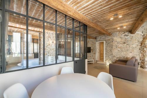 Brand new one bedroom heart of Cannes