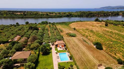 ClickSardegna Villa Lavinia con piscina e accesso alla laguna Calich