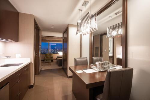 StripViewSuites at Vdara, Las Vegas (photo 5)