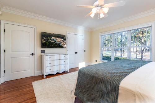 New - Spectacular️ Golf Views - Sleeps 20 - Pinehurst National #9 - Near DT Pinehurst!