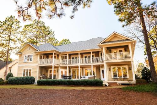 New - Spectacular️ Golf Views - Sleeps 20 - Pinehurst National #9 - Near DT Pinehurst!