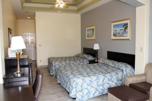 Queen Room with Pool View image 7