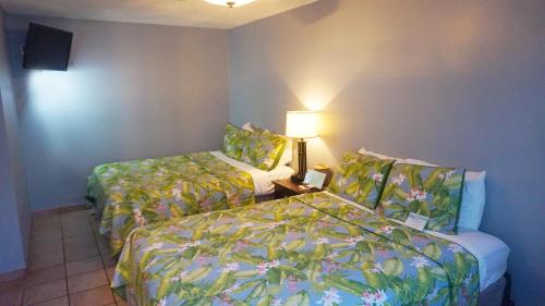 Upper Deck Hotel and Bar - Adults Only - image 10