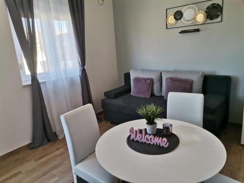 Seaside apartments with a swimming pool Pag - 6412 - image 3