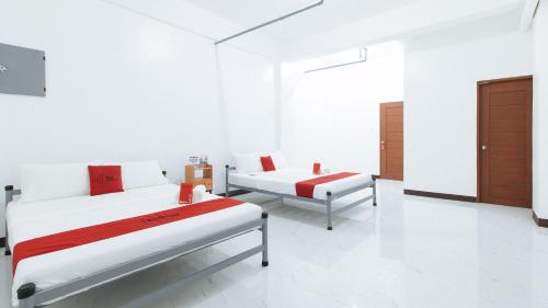 RedDoorz @ Catalina Pension House in 哈薩安