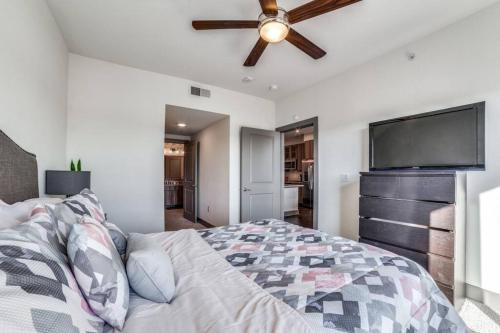 Lovely 1 Bedroom Centrally Located w/ Amenities