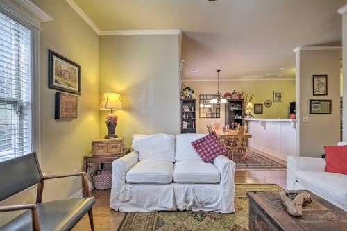 Fayetteville Apt by Univ of Arkansas Campus! in Fayetteville, USA