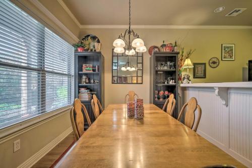 Fayetteville Apt by Univ of Arkansas Campus! in Fayetteville, USA