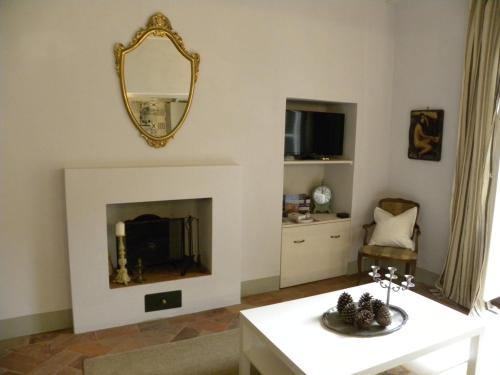  Bright, Bright, Spacious, 1 Bedroom Apartment in the Heart of Tuscany in Cortona
