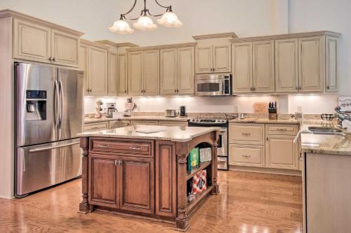 Upscale Home with Poker Room Less Than 1 Mi to Golf! in Aiken, USA