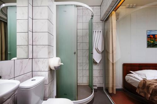 Discovery Hotel - image 10