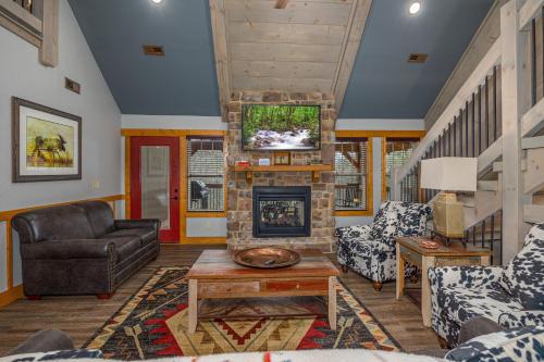 Mountain Sunrise Pool Cottage chalet - image 5
