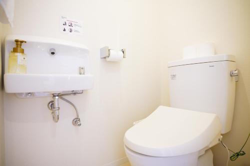 Small Twin Room image 7