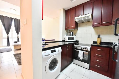 Kitchen, Luxury Escapes - Spacious Fully Furnished Studio Apt - Next to Metro, 5 Mins from Mall - MED46 near Ibn Battuta Metro Station