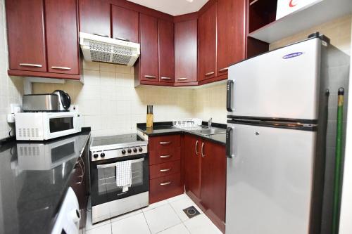 Kitchen, Luxury Escapes - Spacious Fully Furnished Studio Apt - Next to Metro, 5 Mins from Mall - MED46 near Ibn Battuta Metro Station