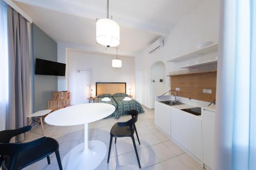 Via Siena 4 - Suites & Rooms - image 4