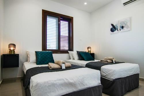 Phaedrus Living: Seaside Flat Constantinos 113