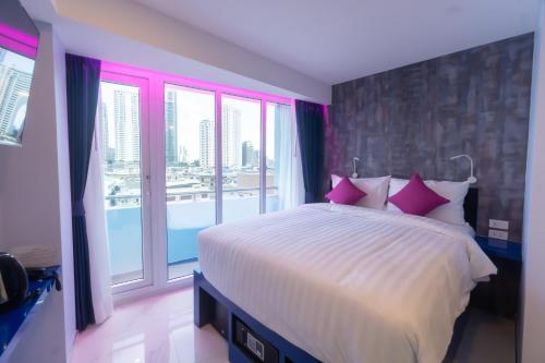 Spark Hotel - MRT Queen Sirikit - SHA Extra Plus Certified, Bangkok