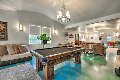 Sleek Fayetteville Home Less Than 1 Mi to City Center in Fayetteville, USA
