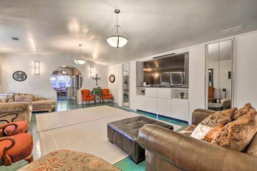 Sleek Fayetteville Home Less Than 1 Mi to City Center in Fayetteville, USA