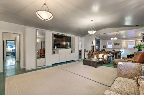 Sleek Fayetteville Home Less Than 1 Mi to City Center in Fayetteville, USA