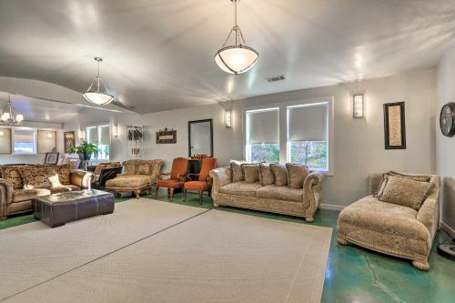 Sleek Fayetteville Home Less Than 1 Mi to City Center in Fayetteville, USA